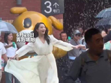 青岛故事丨关晓彤林一新剧温柔拥抱超浪漫
