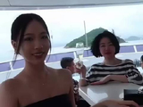 小S携女香港购物心情佳，女儿赞付款父亲最帅