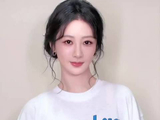 杨紫凭《生命树》斩获白玉兰视后，领奖台跳手势舞