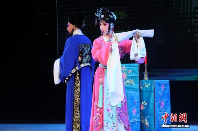 付琴思在湘剧弹腔《生死牌》中饰演黄秀兰。 受访者供图