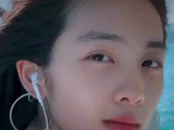 狠狠爱上黄多多这种文艺系长相，内敛疏离温柔，完全贴合文艺女主全部标准