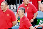 生死战在即！中国男篮迎坏消息，核心后卫受伤，主场硬仗该怎么打