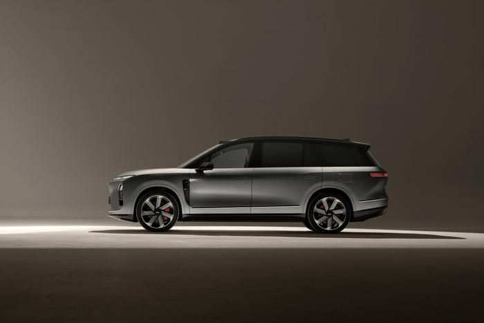 智能化配置层面，ES8大五座版搭载神玑NX9031芯片与Cedar…