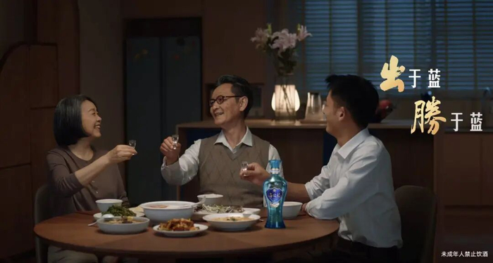 ▲新华社视频账号发布的“出于蓝，胜于蓝”主题宣传片截图。视频截图