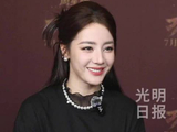 迪丽热巴说最大的挑战是踢足球