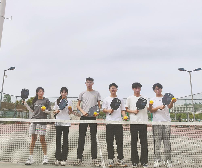     热爱匹克球的年轻人   全媒体记者彭艺唯 摄