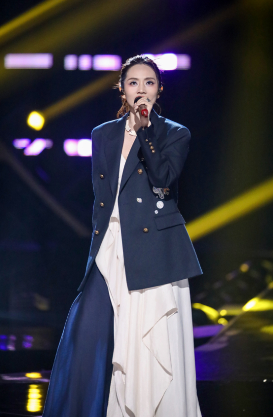 ▲通过节目里的联名赛和不同歌曲的演唱，让刘惜君感觉到自己在音乐上的可能性实际上要比之前想象得更大。