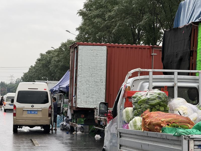 新发地市场蔬菜供应充足，价格平稳。受访者供图