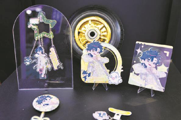             《时光代理人》周边   本报记者  王凯  刘歆  摄          