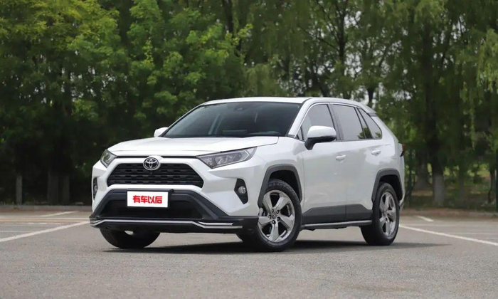 丰田RAV4荣放2.0L两驱都市版（售价：17.68万元）