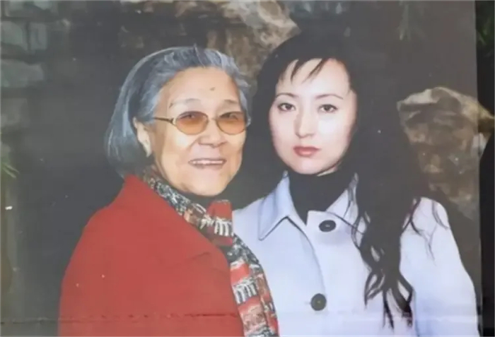 沙玉华与陈晓旭。