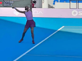 赛场球迷实拍视角🎾赛后钦文和现场球迷近距离暖心互动！