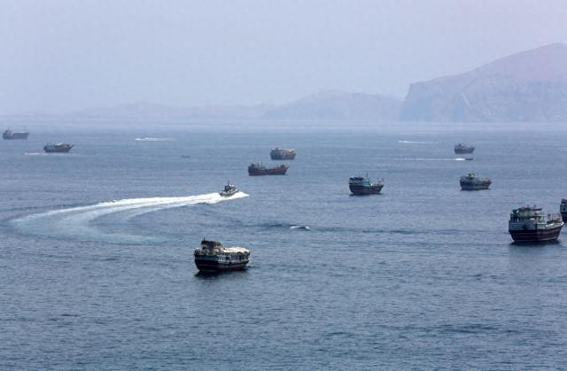 这是2026年6月20日在阿曼北部小镇海塞卜拍摄的霍尔木兹海峡南侧现状。新华社记者温新年摄