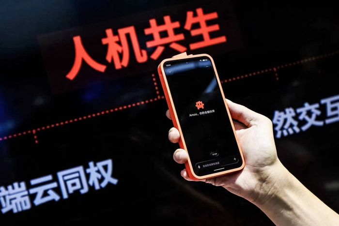 全球首款大模型原生智能体手机STEPX Neo。 受访者供图