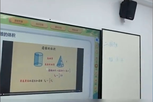 新东方郑州教学点现场被执法人员要求清退学生 教室关灯锁门(图1) 图源: