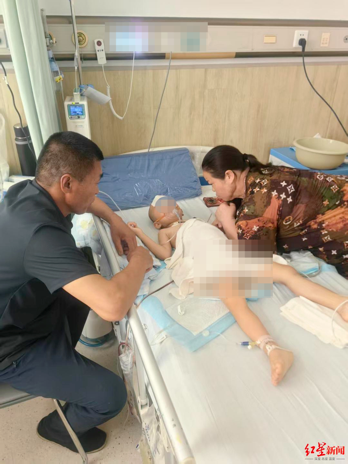 3岁孩子7楼坠下胸椎骨折、肺挫伤，经抢救奇迹生还 母亲：重组家庭打工为生，医疗费成难题