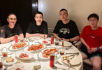 杨鸣今夏会见老友！与韩德君乌戈聚餐超开心，搭档哈德森参加活动
