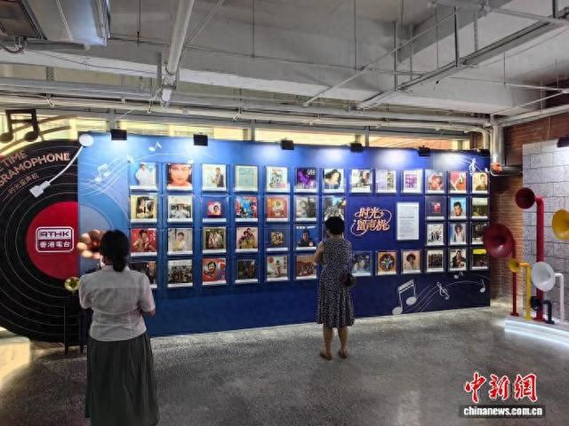 7月23日，香港唱片足印展在上海举行。图为展览现场。 范宇斌 摄