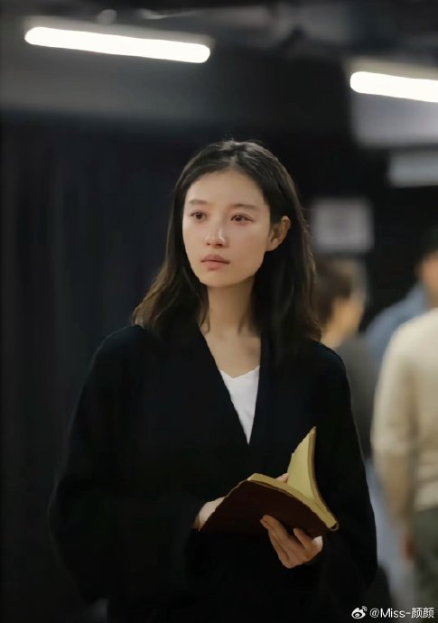 话剧表演经历如何帮助倪妮提升镜头表现力|幺幺洞捌|如梦之梦|台词|情感|舞台_新浪娱乐_新浪新闻