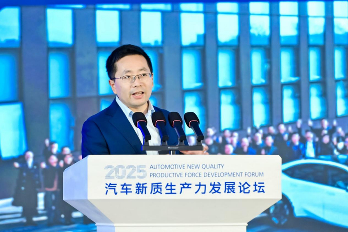 图 长安汽车副总裁，深蓝汽车CEO邓承浩致辞