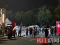 谢霆锋青岛演唱会结束后又下雨，下午彩排时突降暴雨后骤停，演出结束前谢霆锋曾称“本来担心会下雨，谢谢他”