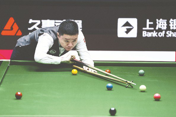             丁俊晖在比赛中  本版图片  记者  李铭珅  摄          