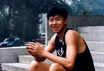 退役十年，他已是大校军衔，娶小13岁主持，如今把张子宇培养成才