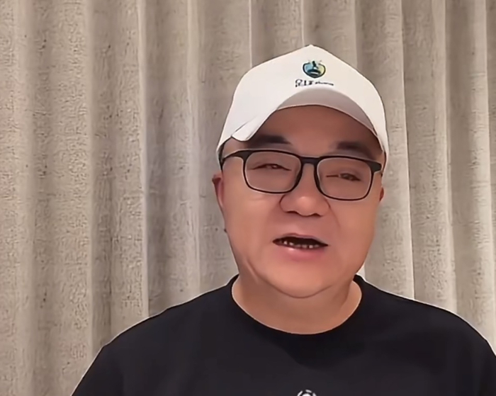 官宣！伊利赞助中国足球小将 8大合作品牌曝光 董路：还有特别大的赞助|小学生足球大会|意大利杯|埃弗顿|苏州市|江苏省_新浪体育_新浪新闻