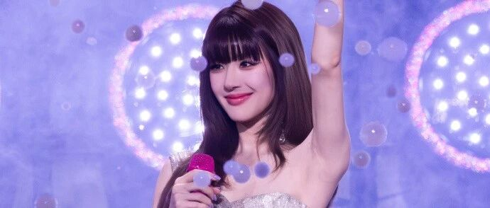 女星赵露思演唱会服装丢失，公司发声明：已向公安机关正式报案，该批礼服拥有独有的专属设计标识，价值高昂
