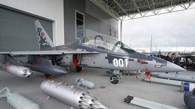 （资料图）雅克-130M高级教练/轻型战斗攻击机001号原型机 