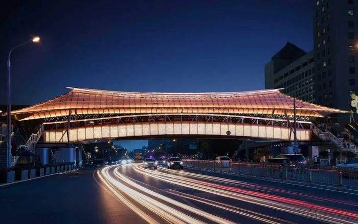 智慧照明系统同步升级，让夜间逛游更加舒适、更具氛围感。北京城建集团建筑部供图