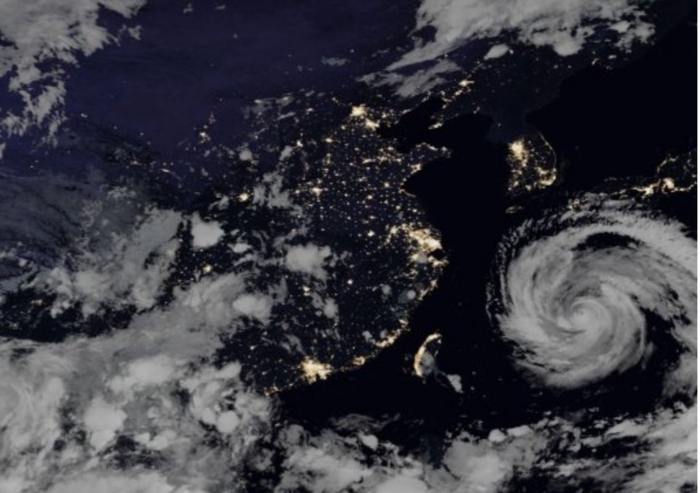 8月6日夜间，长途跋涉的“白海豚”正在朝我国沿海靠近。中央气象台供图