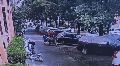 一名孩子独自玩耍时点燃三轮车上杂物。昌平消防供图