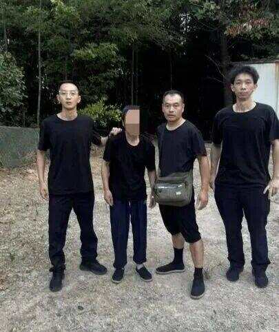 骗走200万元后男子躲进深山13年，各类逃犯“苦逼”生活大合集