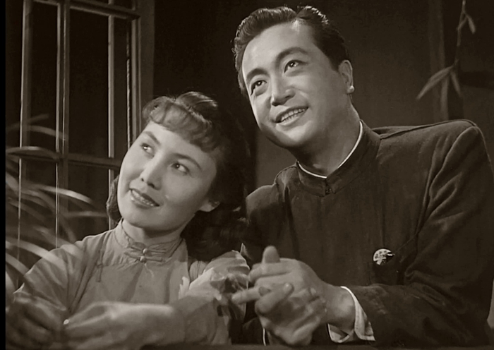 电影《一江春水向东流》剧照，陶金饰演张忠良、白杨饰演素芬