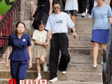 李行亮综艺早期争议后夜市即兴K歌，状态松弛