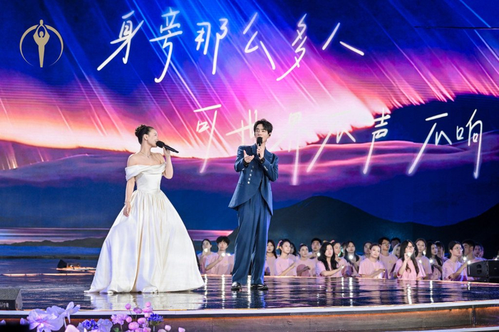 马思纯、郑云龙合唱《光影中的我们》