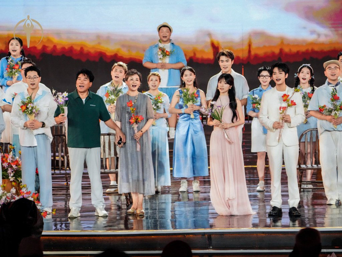 朱时茂、丛珊，李思潼、王彦桐演唱《岁月里的花》