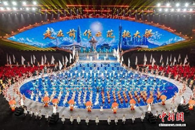 主题歌《心念山海》演唱排练现场。主办方供图