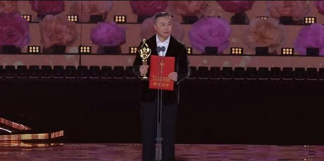 第38届大众电影百花奖揭晓 “四川造”电影《哪吒2》获最佳影片|哪吒之魔童闹海|长安的荔枝|导演饺子|王长田|易烊千玺_手机新浪网