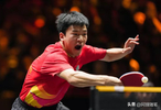 王曼昱3-0太稳！向鹏救赛点逆转，王皓场边急了