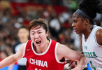 刘禹彤落寞，中国女篮77:88输球，战术体系缺陷亟待韩旭弥补？