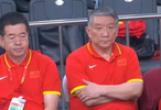 77-88！女篮输球后，一人哈哈大笑，三隐患藏不住。为何不用老将