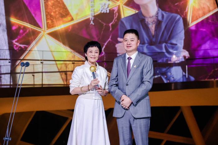 张艾嘉获颁“影响世界华人特别致敬大奖”