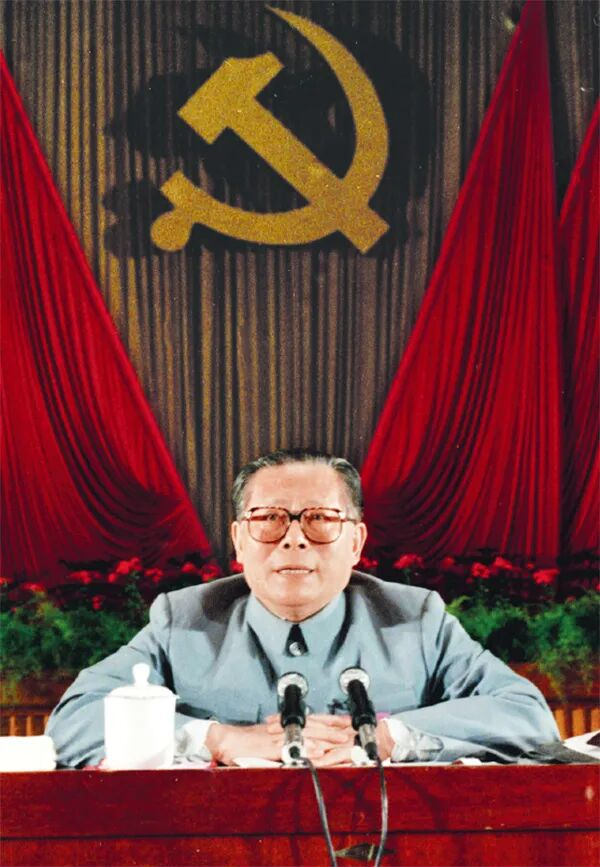 1989年6月23日至24日，中国共产党第十三届中央委员会第四次全体会议在北京召开，江泽民同志当选为中央政治局常委、中央委员会总书记。这是江泽民同志在会上讲话。 新华社发