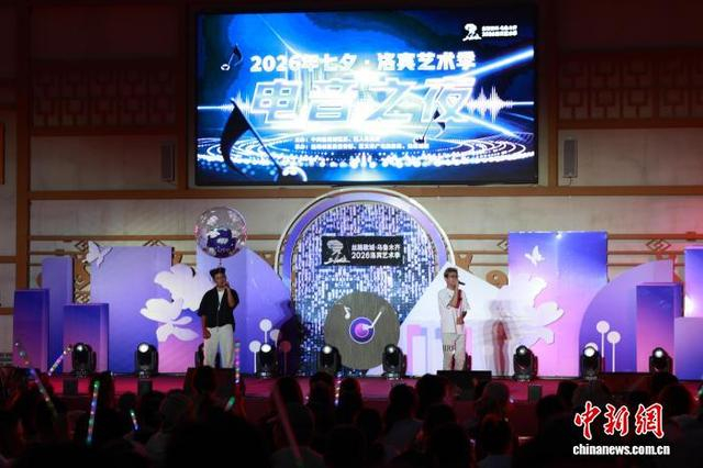 图为演出现场。金奇 摄