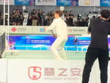 第二届世界人形机器人运动会今晚开幕，郑洁李昀锐上演人机混双对打