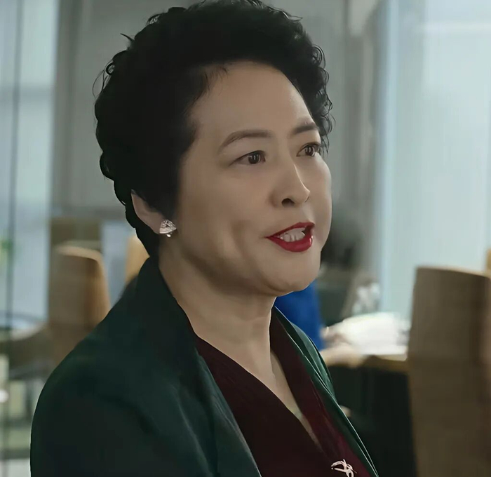 《我的前半生》薛珍珠手撕“小三”凌玲的名场面