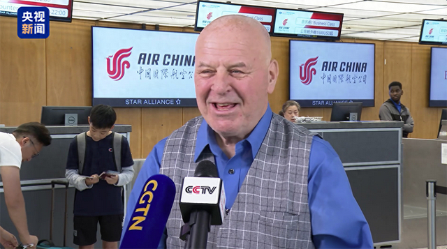 美国友人赛考斯重返中国 将与殷玉珍团聚