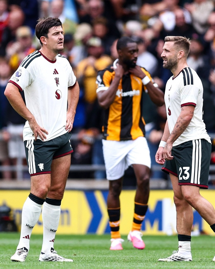 英超：曼联0-2赫尔城